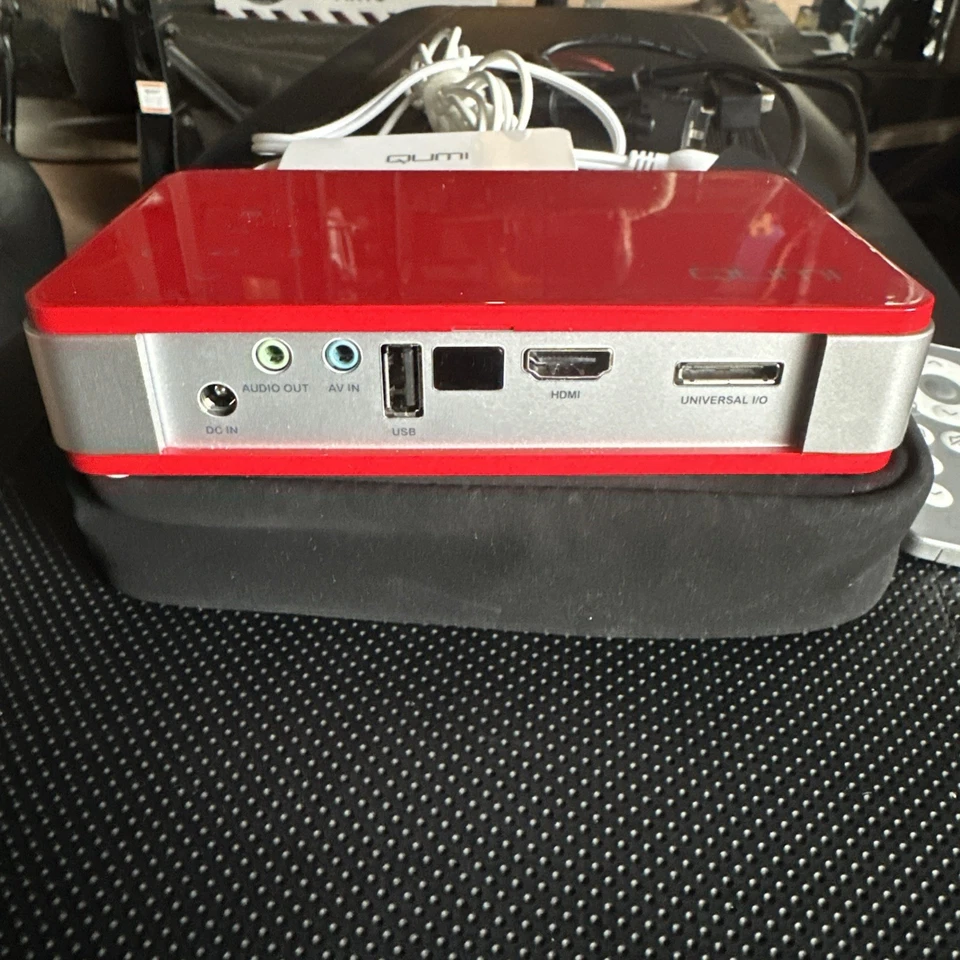 Vivitek Qumi HD Pocket Projector Q5 RD Red **EXCELLENT Condition - Image 3 of 4