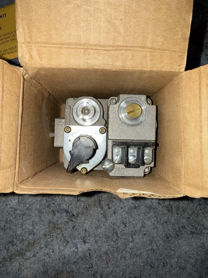 White/Rodgers Universal Gas Valve 36C03-333 24v 60HZ 23A Natural Gas  - Image 2 of 4