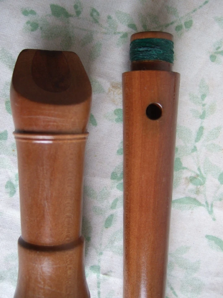 Beatiful Heinrich Royal Soprano / Descant Recorder, Pear Wood, Excellent - Image 4 of 4