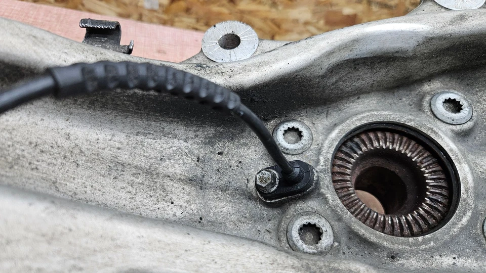 Buje de nudillos eje delantero derecho pasajero BMW F10 535Xi xDrive 11-16 OEM Foto 4 de 4