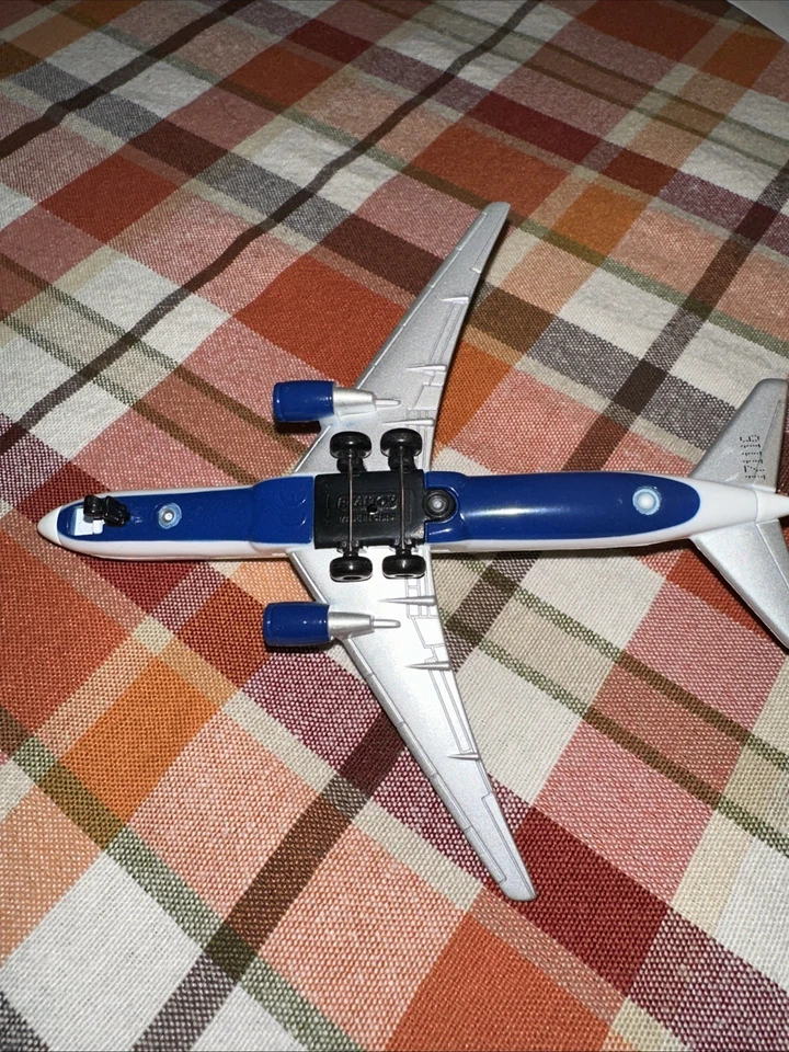 Realtoy Delta Airlines Boeing 777 Toy Plane - Image 3 of 3