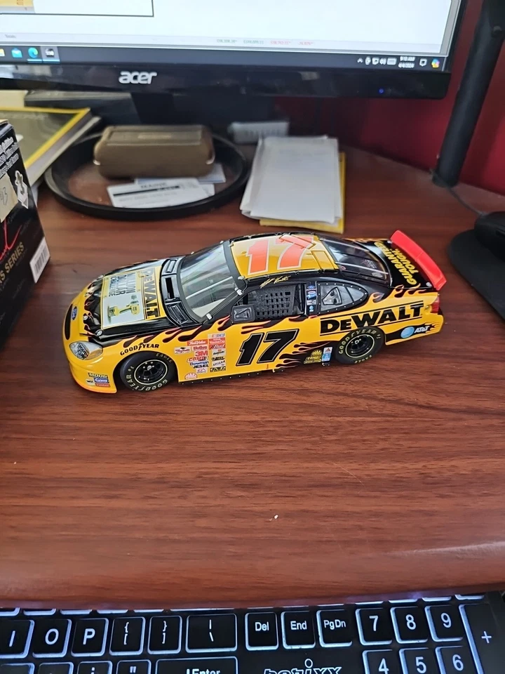 Matt Kenseth #17 2002 calibre de equipo/2400 propietarios Dewalt Million Dollar Challenge Foto 3 de 4
