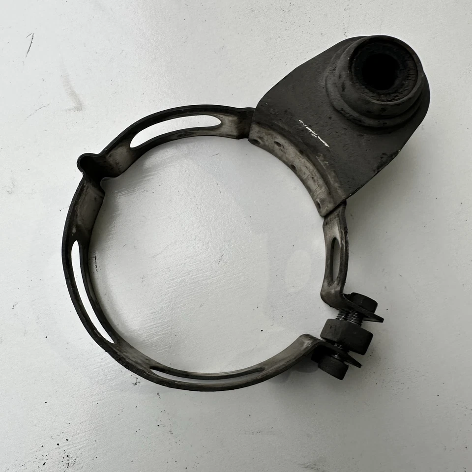 Soporte de montaje de suspensión de escape inferior BMW R1200 RT R1200RT 2010 Foto 2 de 4