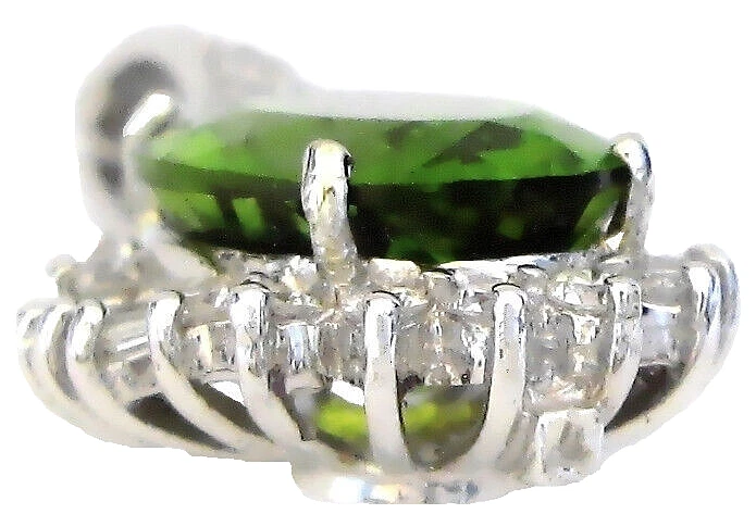 Colgante Peridoto y Diamantes Ovalados Oro Blanco 14k con Potenciador de Diamantes Foto 2 de 4
