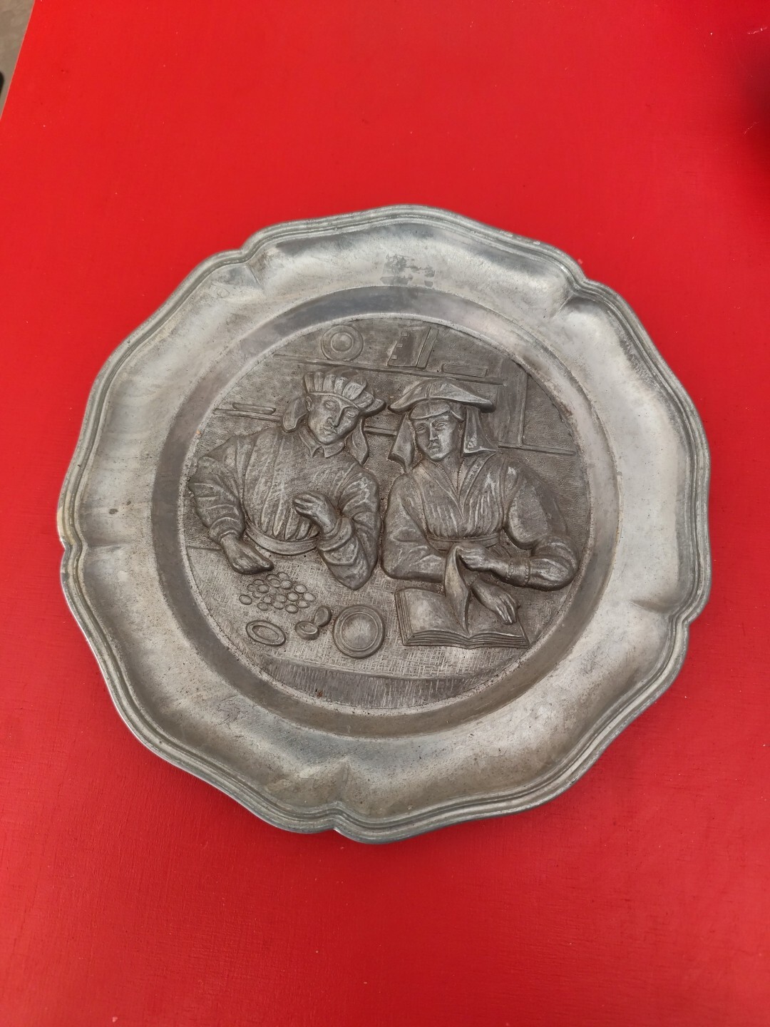 WANDTELLER ZINNTELLER RELIEF KAUFLEUTE 22 CM