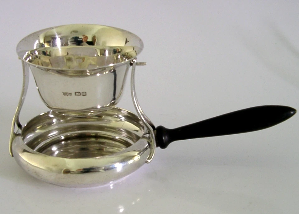 RARO COLADOR DE TÉ INCLINABLE INGLÉS PLATA ESTERLINA Y SOPORTE PARA TAZÓN DE GOTEO 1928 Foto 4 de 4