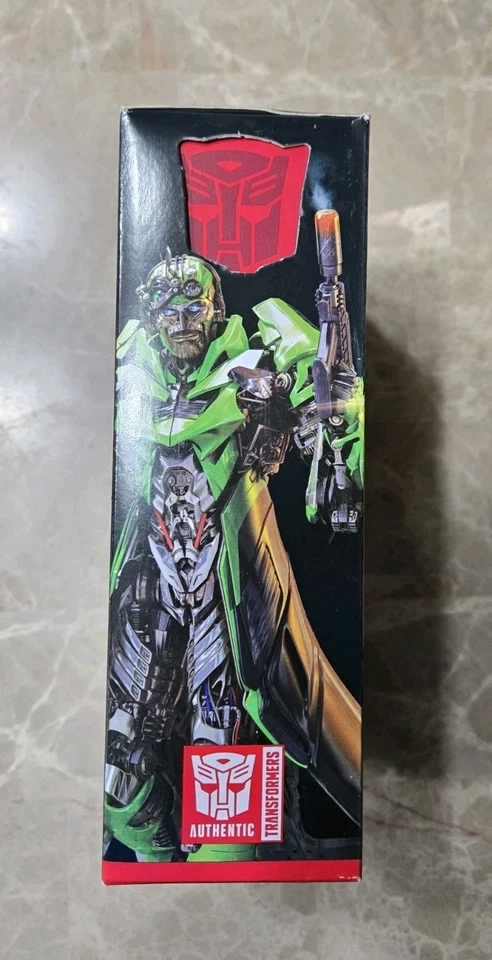 Transformers Crosshairs Studio Series #92 The Last Knight Deluxe New & Sealed!! - Image 4 of 4