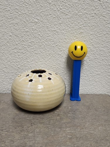Orcas Island PNW Studio Art Pottery Flower Frog Vase 13 Holes 3.5" D x 2.25" H - 第 1/10 張圖片