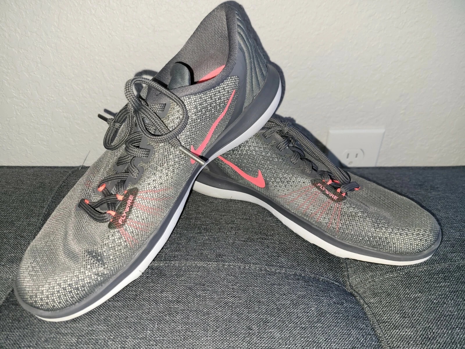 Nike Flex Supreme TR5 Cross Training Shoes Gray Grey Pink 885916 003 Womens 8 W