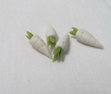 PRE-OWNED LOT OF 4 DOLLHOUSE MINIATURE WHITE CARROTS