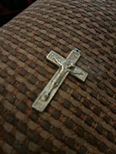 VTG CRUCIFIX PENDANT JESUS Cross Silvertone w/ Black Beads 20" ROSARY INRI