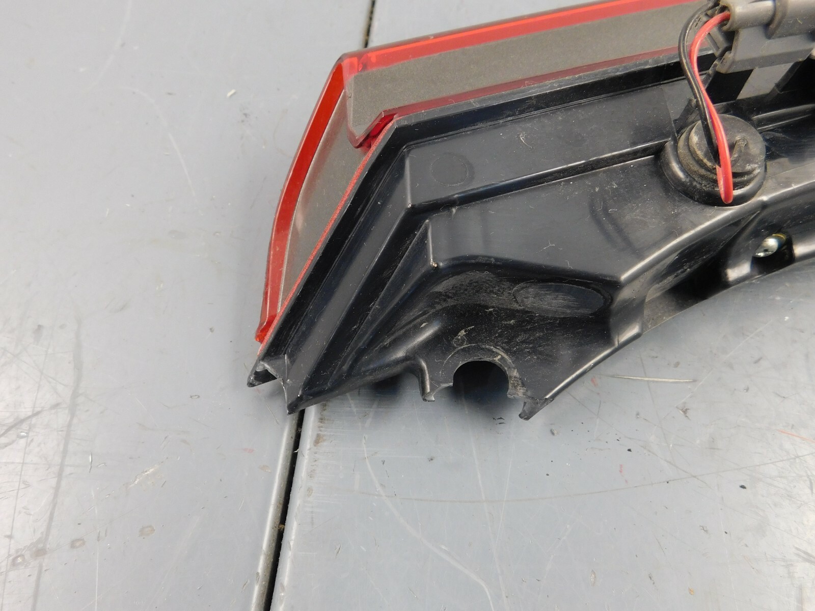 2017 16 - 21 Acura NSX Center Tail Light - Cracked Lens #0295 F4