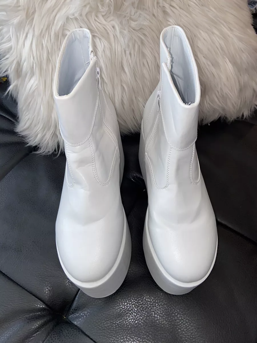 Size 12 white best sale boots