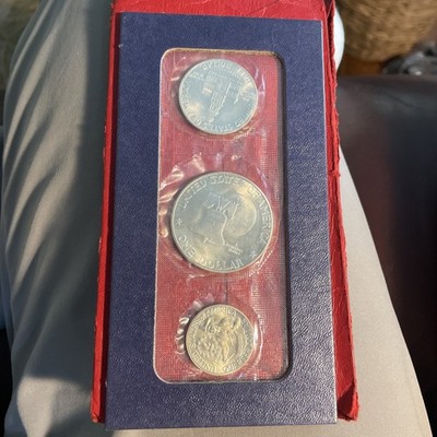 1976 S Bicentennial Red Pack 40% Silver Set 3 BU Eisenhower