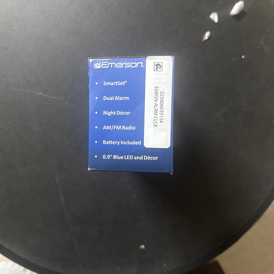 Emerson Smart Set Dual Auto Setting AM/FM Radio Alarm Clock Digital Big Number - Image 2 of 4