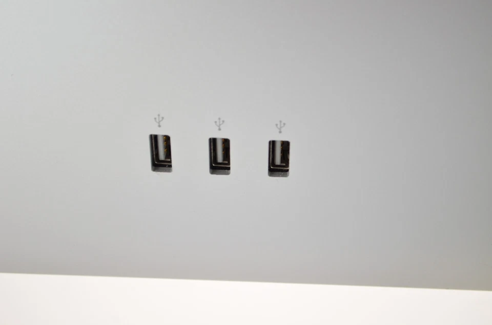 Apple Cinema Display LED A1267 24" Monitor 1920x1200 60Hz Mini-DisplayPort USB - Image 3 of 4