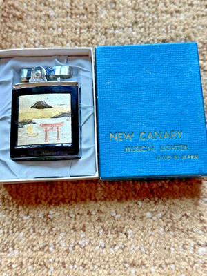 VINTAGE JAPANESE CANARY SINGING LIGHTER IN BOX