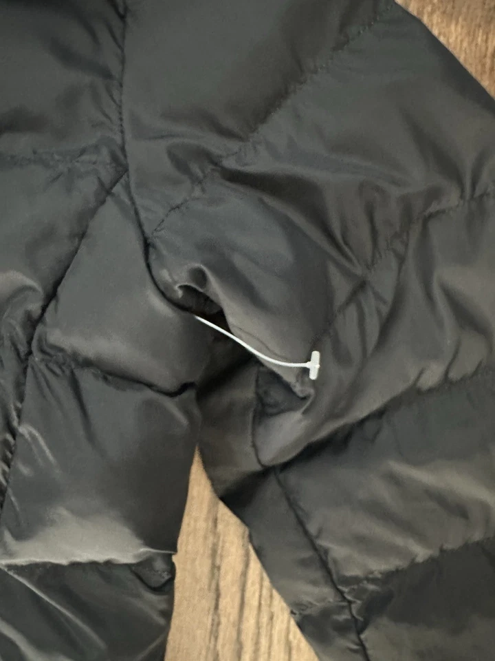 Chaqueta acolchada Uniqlo para niños talla 13 negra juvenil cremallera completa con capucha nailon Foto 3 de 4