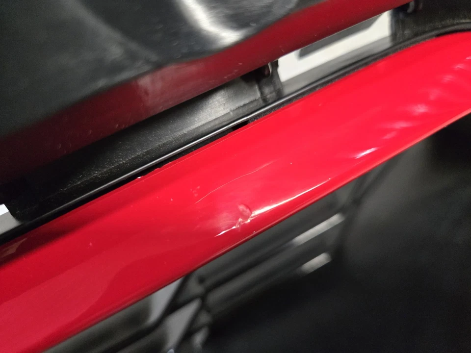 Chevrolet Camaro 2023 parrilla inferior (pieza OEM #84710019) Foto 3 de 3