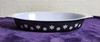Pyrex Black/White Snowflake Open 1.5 Qt Oval Casserole Baking Dish Rare Vintage!