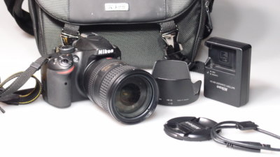 NIKON D3200 24MP DIGITAL CAMERA W/NIKON 18-200mm VR LENS, CHARGER, CASE.. L@@K