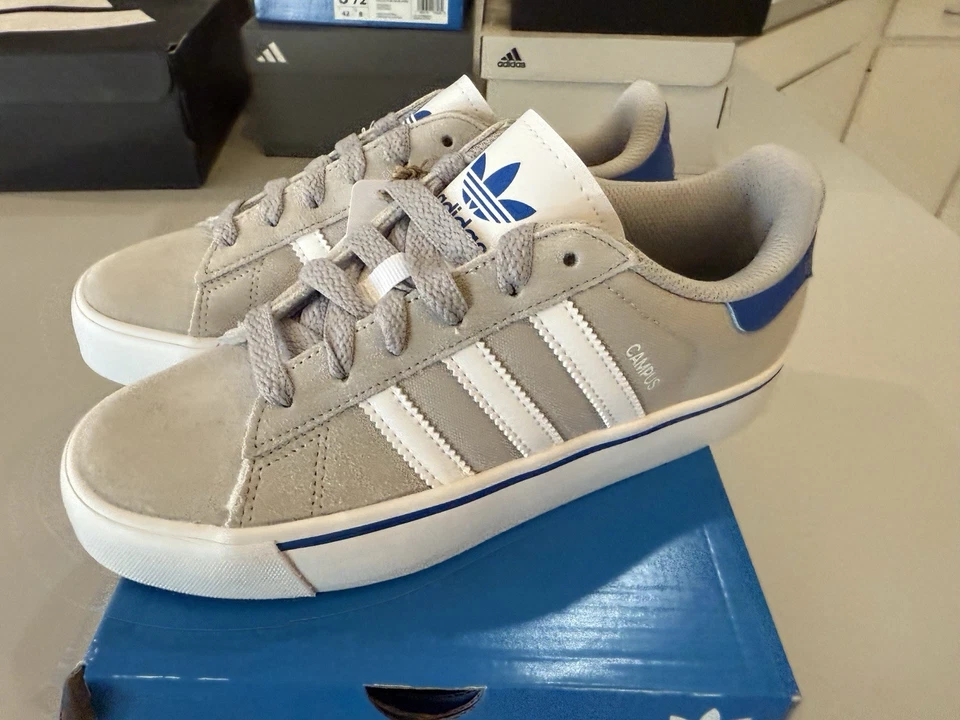 Talla 5 Adidas Campus Vulc J en el "Gris Dos / Blanco Nube / Azul" IH8039 Foto 3 de 4