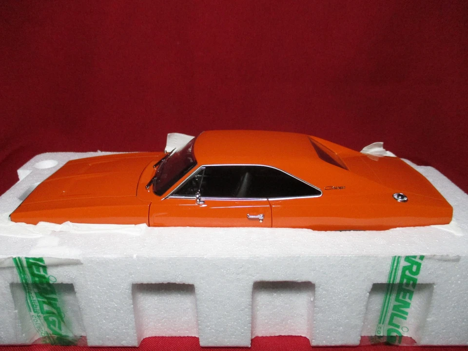 1:18 Scale 1970 Dodge Charger 500 Orange Greenlight Diecast Model Car Mopar - Image 2 of 4
