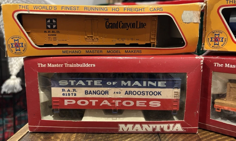 Mehano / Mantua Trains lot of FOUR (4) - Reefer/Freight/Tank (HO scale) w/ boxes - Image 3 of 4