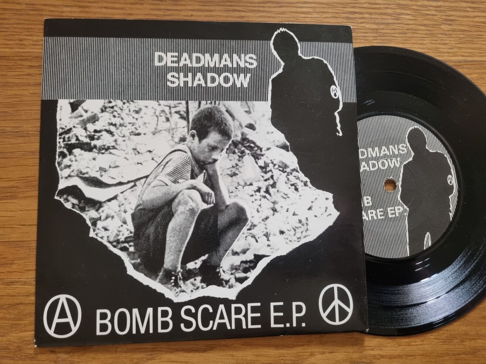 DEADMANS SHADOW Bomb Scare EP 1982 Rondelet Records 7” ROUND 16 Punk UK82 KBD