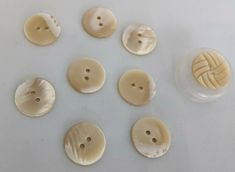 Bocci Ball Shell 2 hole button 3/4" - Image 2 of 4