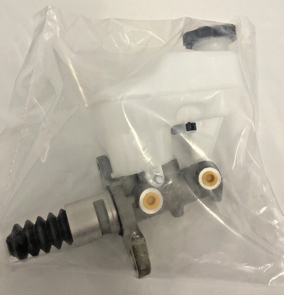 Dorman M631027 Brake Master Cylinder For 10-16 Cadillac SRX - Изображение 2 из 2