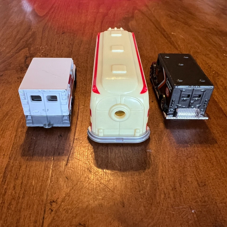 Lot of 3 Toy Cars 2005 Oldemark Six Flags Bus MB 1999 Armored Car 2005 Ambulance - Image 4 of 4