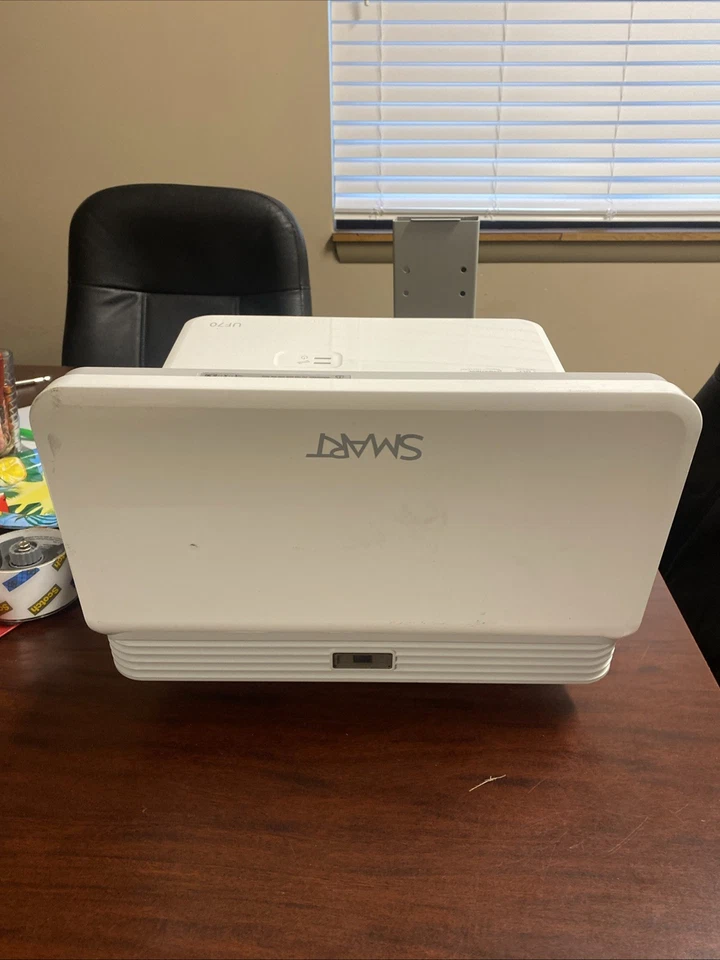 Proyector Smart U470 DLP con soporte de pared Foto 4 de 4