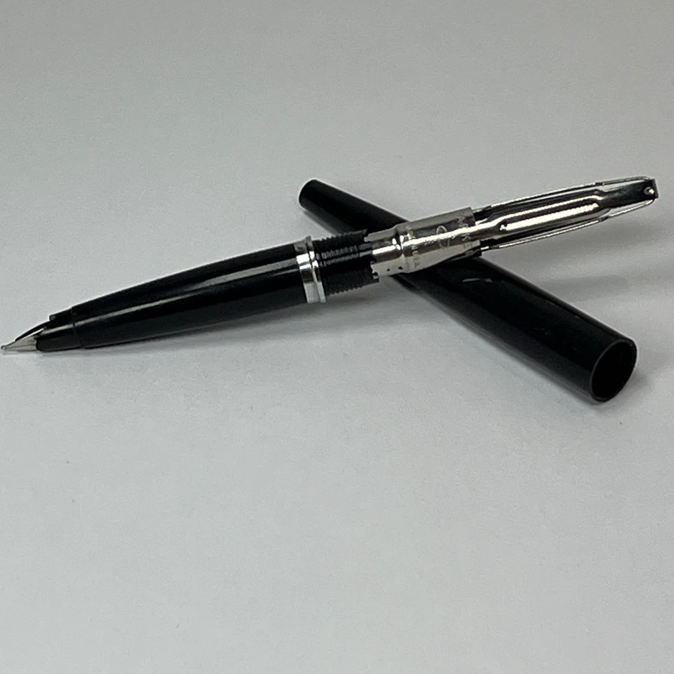 VINTAGE PARKER FOUNTAIN PEN BLACK CHROME,STEEL NIB FiNE,No Cap  - Image 2 of 4