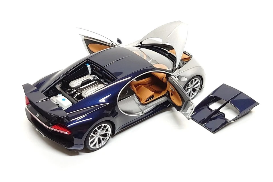 AUTOart 1:18 Bugatti Chiron en Plata Argent/Azul Atlántico Foto 4 de 4