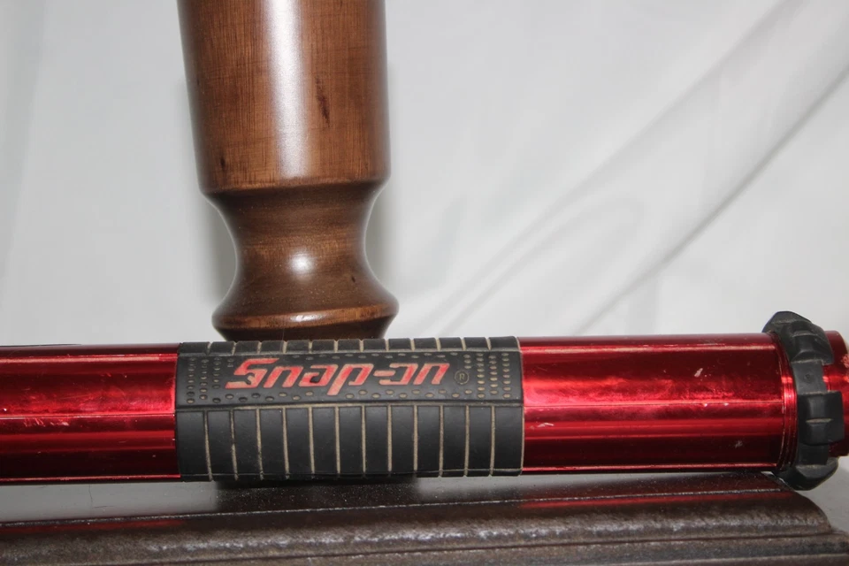 Linterna roja de 13" con luz de tienda de alta resistencia de aluminio SNAP-ON Foto 2 de 4