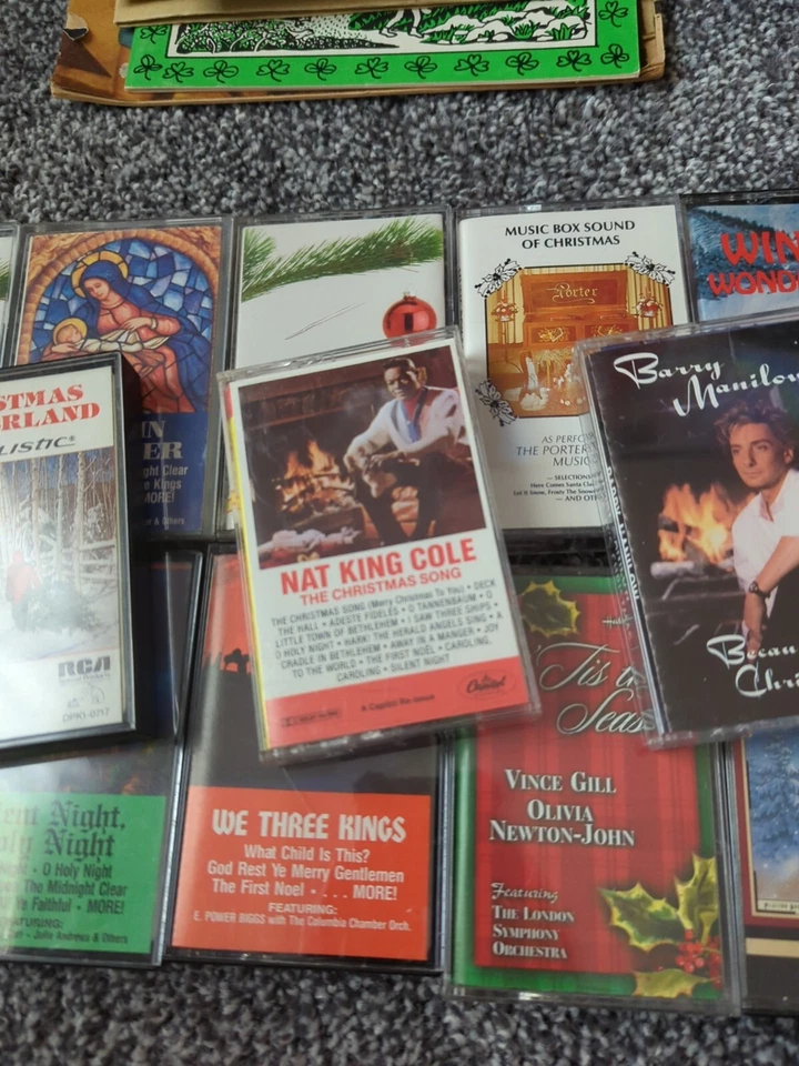 23 Christmas Cassette Tapes With Six Free Christmas CDs — 第 2/4 张图片
