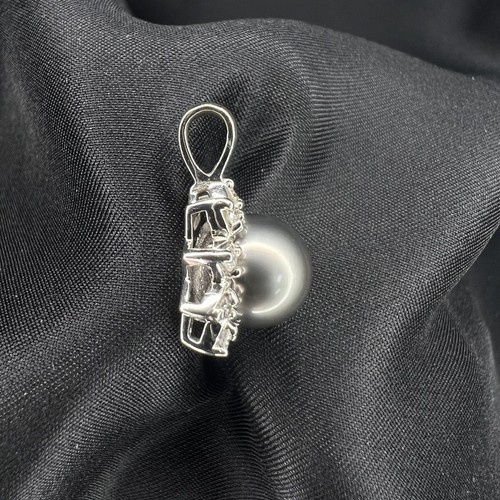 CIONDOLO ORO BIANCO 14K 9MM PERLA NERA E DIAMANTE (AD1004254) - Foto 2 di 3