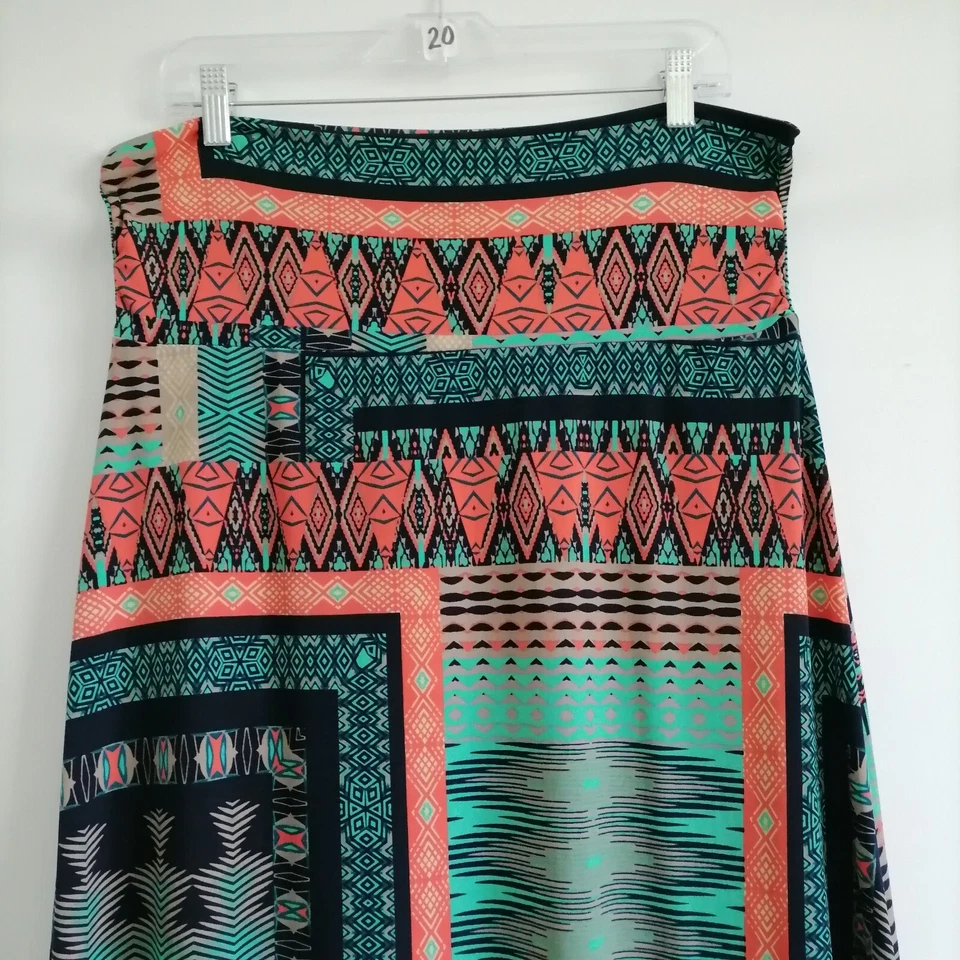 Maxi falda geométrica elástica con abertura acampanada lateral multicolor Vanity para mujer talla L Foto 2 de 4
