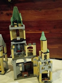 Lego Harry Potter 4709 Hogwarts Castle w/ Minifigs & Instructions No Box