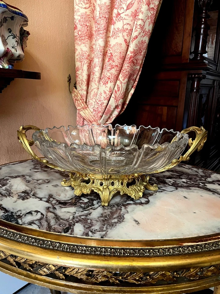 Coupe en cristal taillé de Baccarat . Verrerie, Objet en verre ou cristal, déco. - Photo 2/4