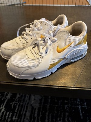 Men s Nike Air Max Excee University Gold Size 10 (Fits Like 9.5) *Read Desc*