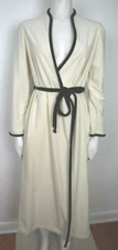 VINTAGE WOMEN'S IVORY ROBE - VANITY FAIR - SIZE 10