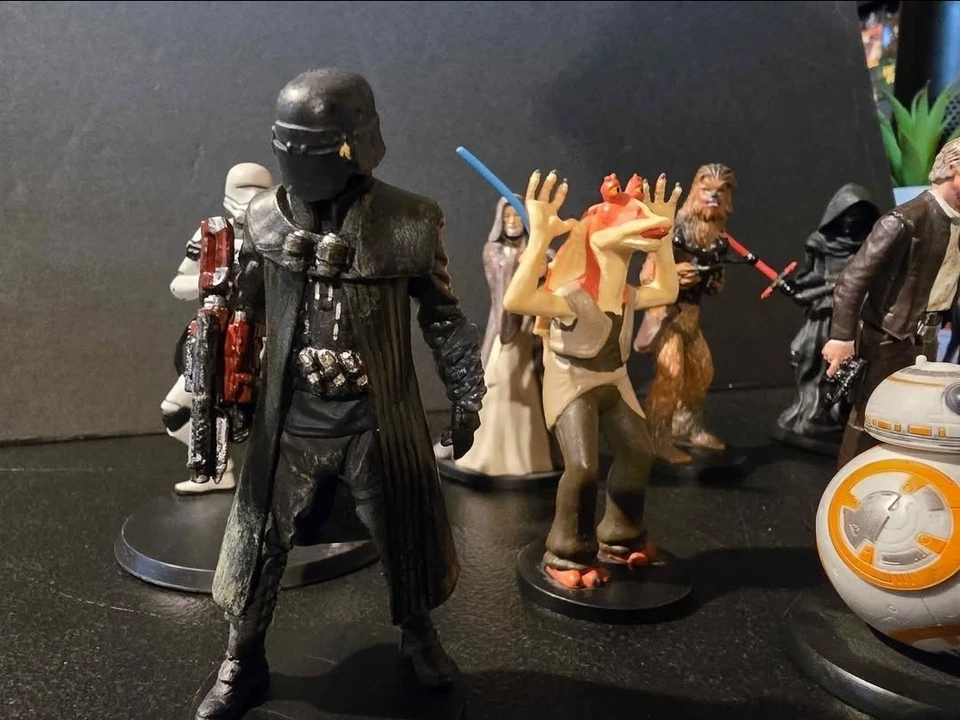 Lote 9x Star Wars 4" Han Solo, Chewbacca, Kylo Ren, Luke Skywalker, BB8 Disney Foto 2 de 4