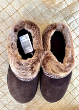 Isotoner Women s Size L 8.5-9 Dark Chocolate Faux Suede Slippers 7983