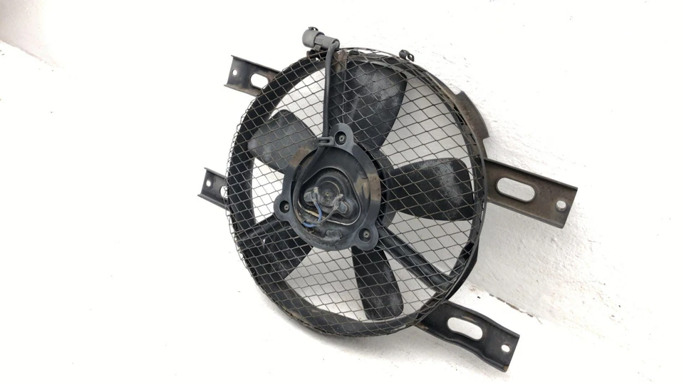 Conjunto de ventilador de refrigeración Geo Tracker 1994-1998 con cubierta de motor OEM 1,6 L 30016743 Foto 3 de 4