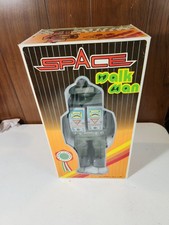 VINTAGE ME-100 SPACE WALKMAN Robot Tin Toy Battery Operated W/ Box - NOT TESTED
