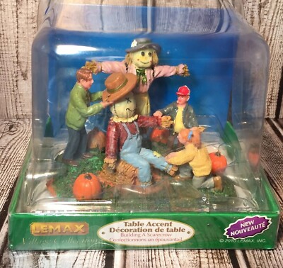 Lemax Halloween Village Collection Table Accent Building a Scarecrow 4.5'' 2010