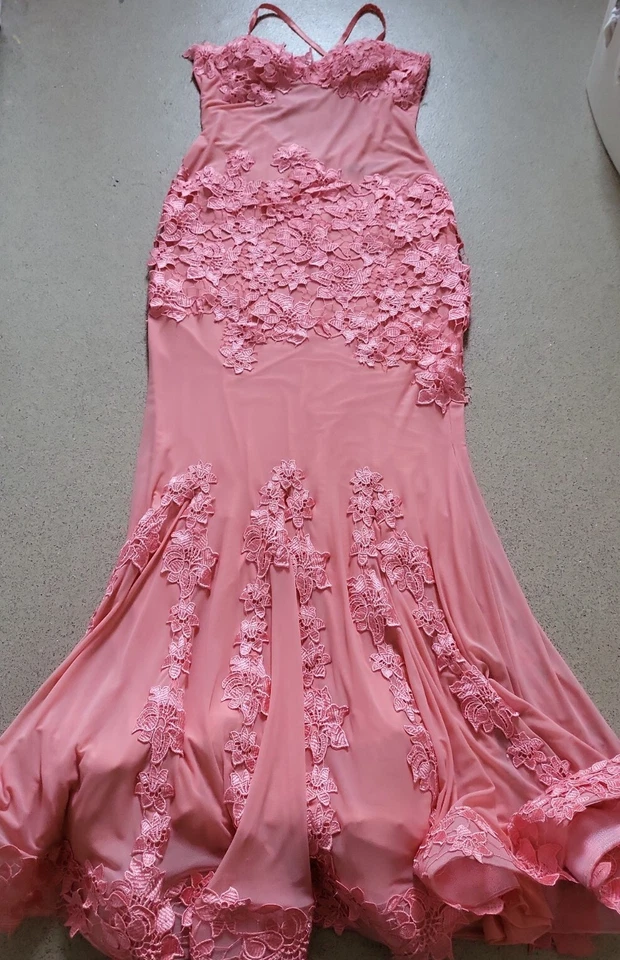Forever Unique London, Peach Coloured Prom/cocktail Dress, In Size 12 Uk. — 第 2/4 张图片