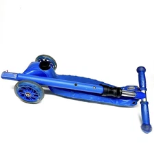 Lifemaster Mini 3 Wheel Kids Scooter Multi-Color Wheel Lights PRE-OWNED BLUE